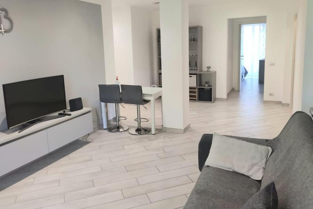 Ampio Bilocale In Zona Porta Vittoria / Corso Lodi Apartamento Milão Exterior foto